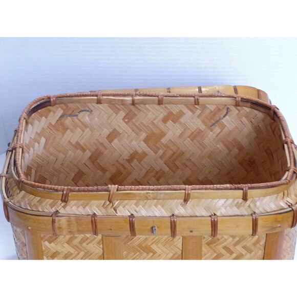 Vintage Asian Chinoiserie Herringbone Woven Ratan Wicker Lidded Basket 1960’s - Picture 11 of 12
